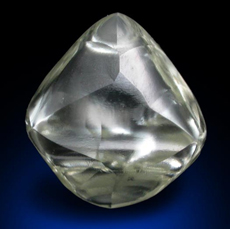 Diamant krystal med svag gul farve