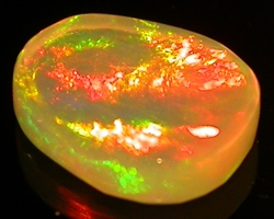 Grøn rød opal