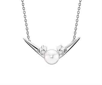 Hvidguldskæde med perle og diamanter