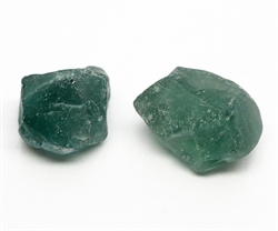 Mørke blå-grønne apatit krystaller