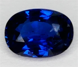 Oval blå safir