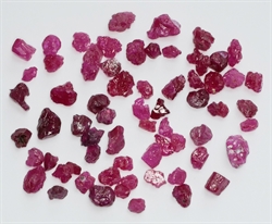 Rubin krystaller fra Madagaskar